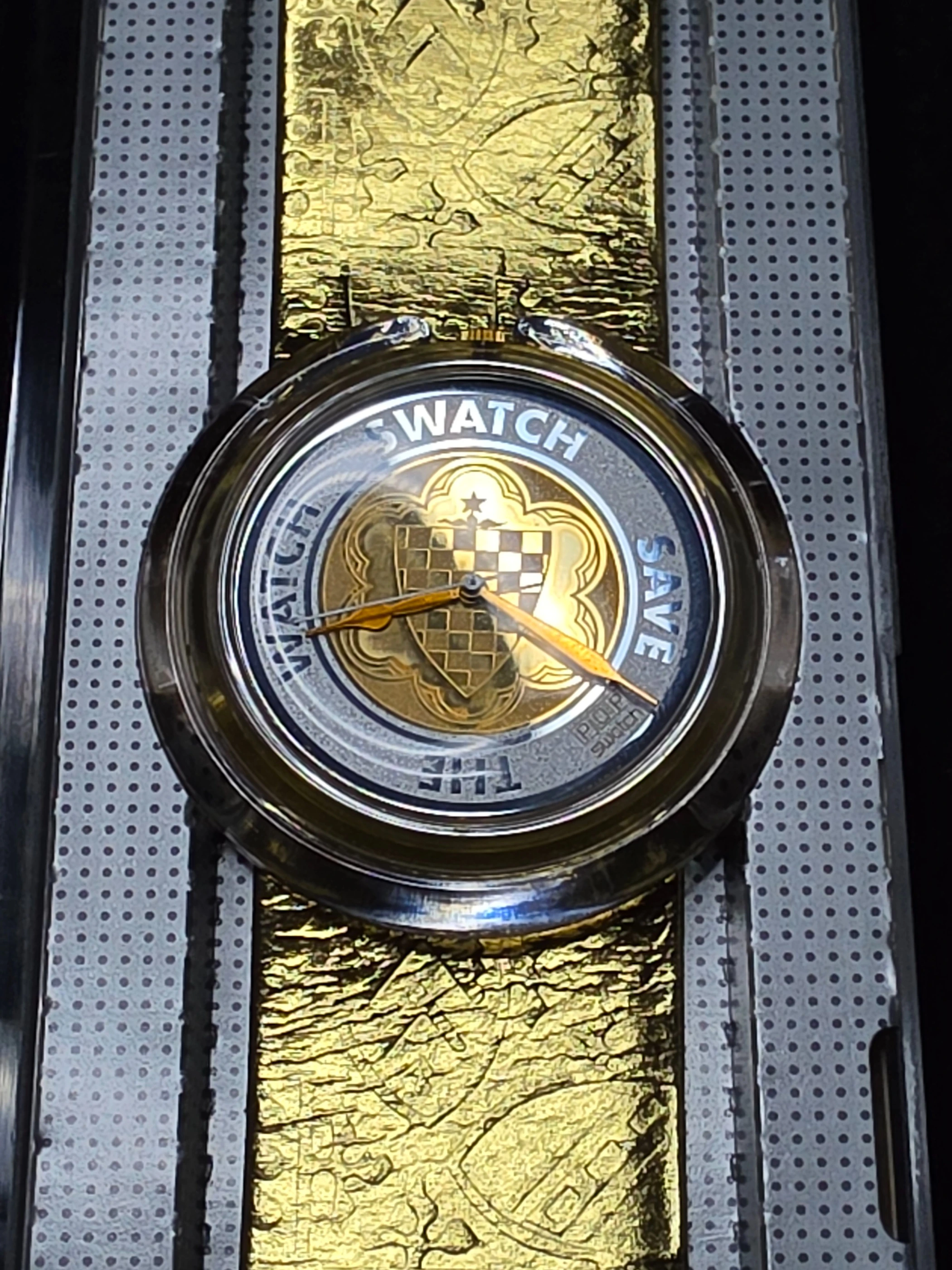 Swatch Pop Guinevere PWKQ69 – 1991 – NOS – Unique Design