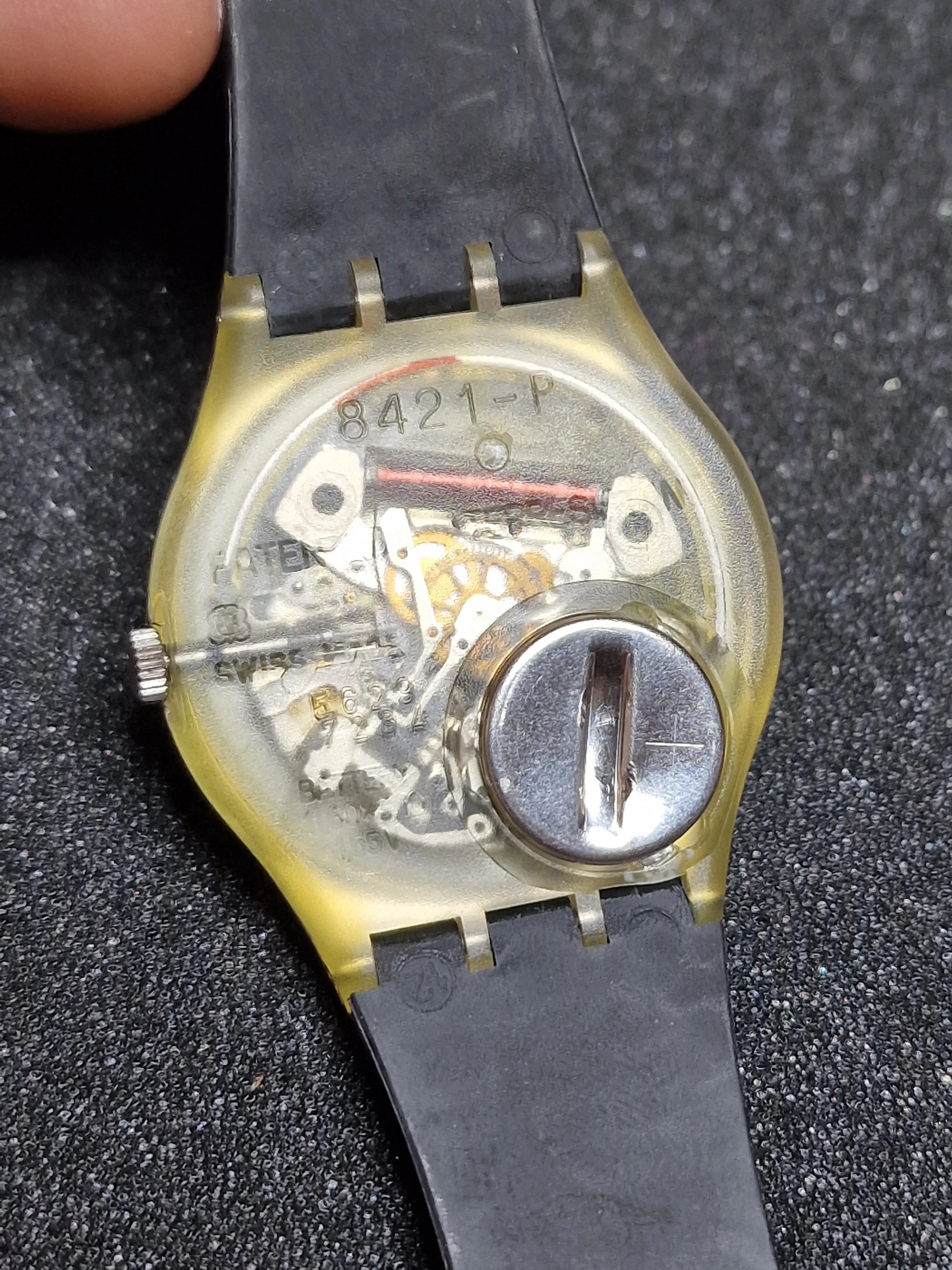 Swatch GX101 “Heartbreak” (1988) – Transparent Skeleton Classic 6