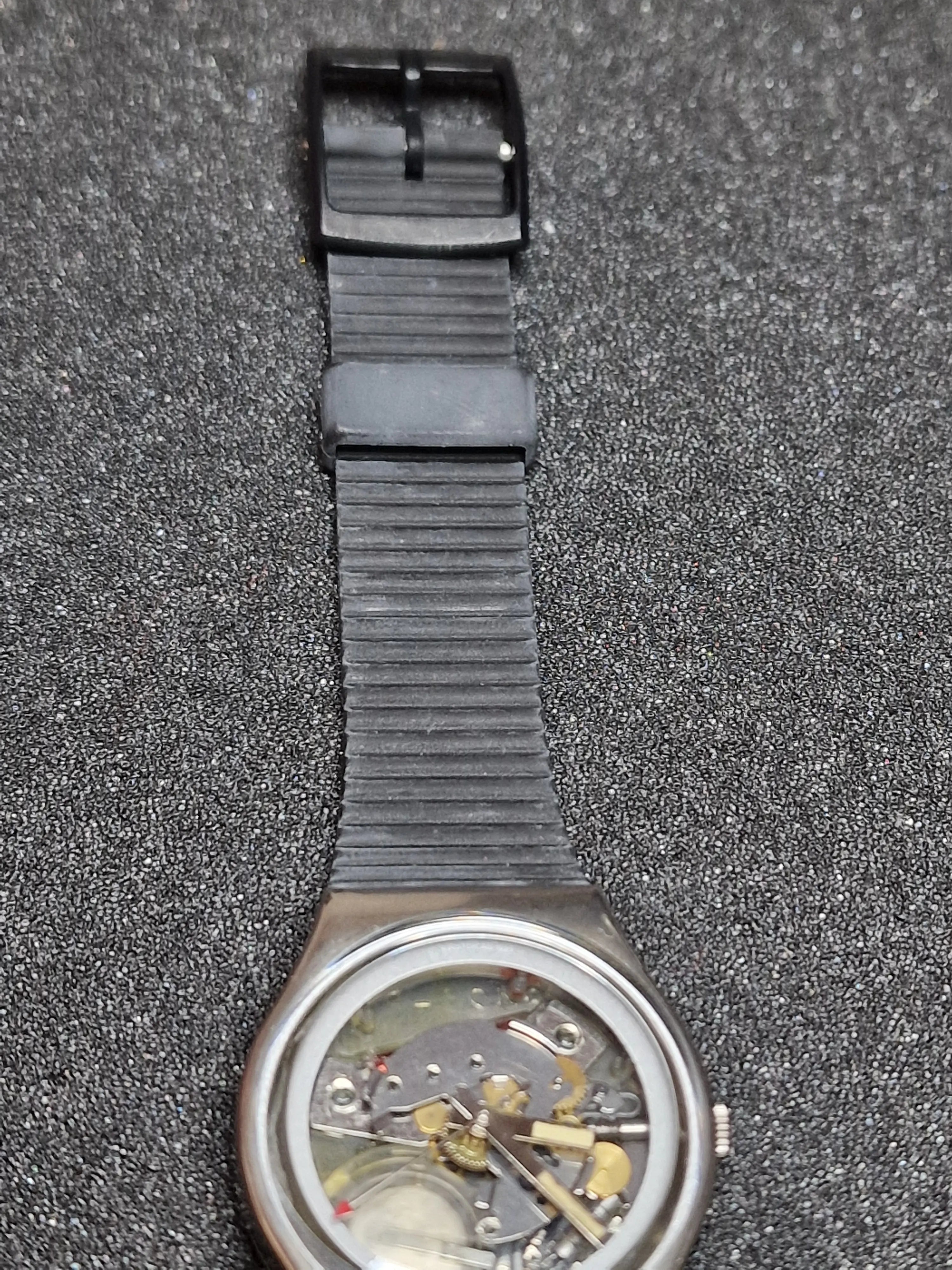 Swatch GX101 “Heartbreak” (1988) – Transparent Skeleton Classic 8
