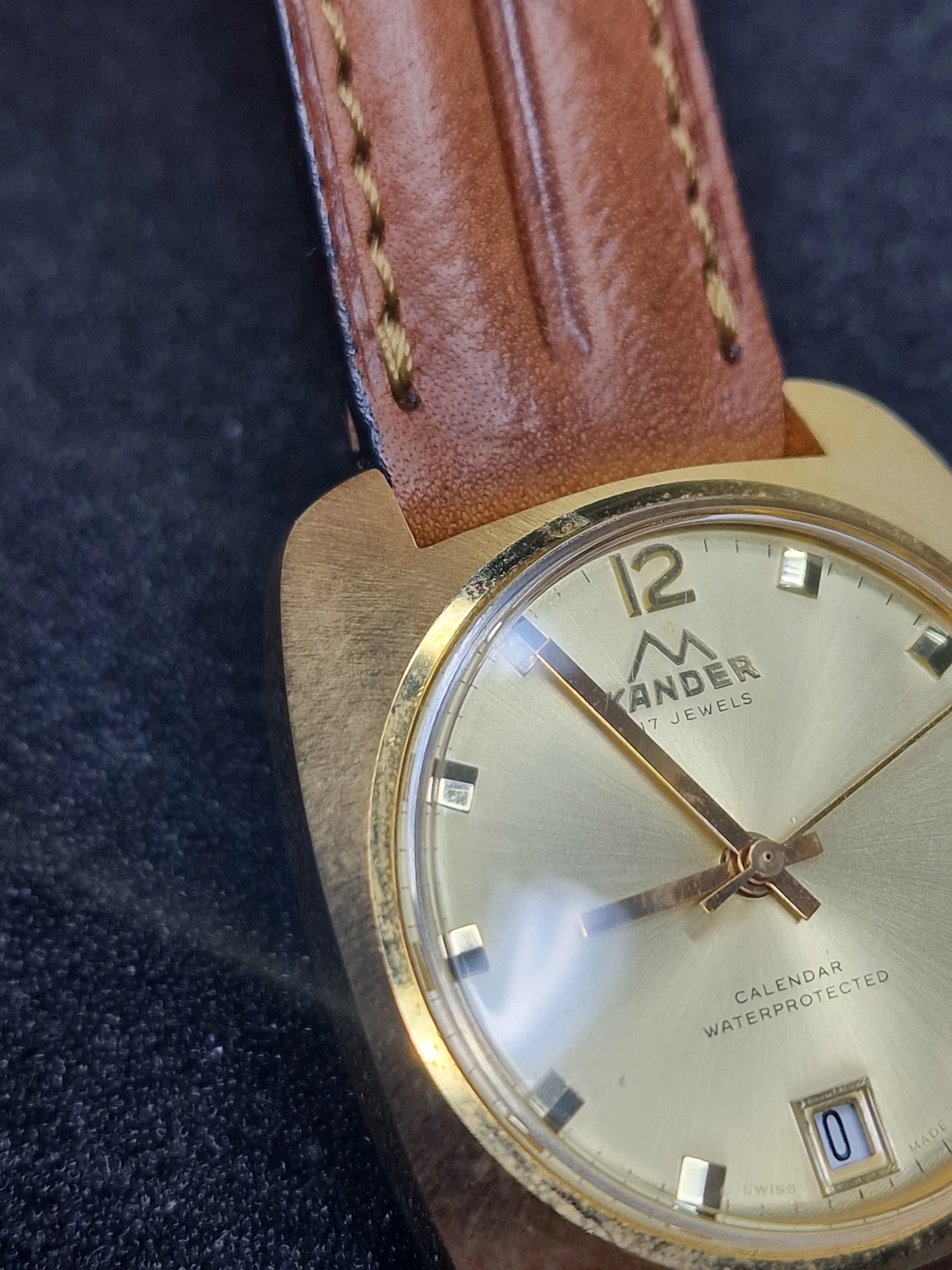 🕰️ Unworn Vintage Calendar Watch "KANDER" – Swiss Made, Hand-Wound, 60s/70s, Ultra Slim 6
