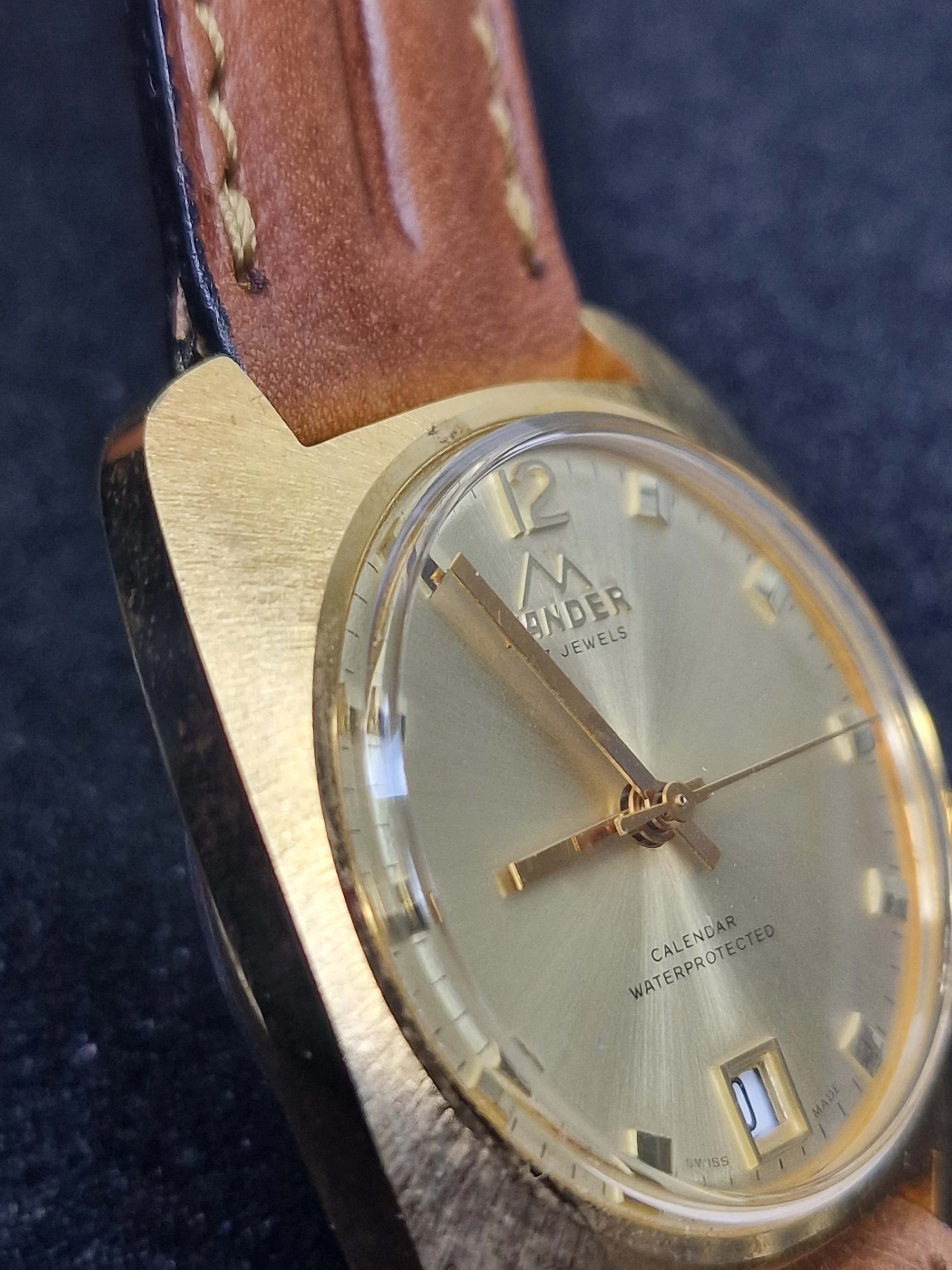 🕰️ Unworn Vintage Calendar Watch "KANDER" – Swiss Made, Hand-Wound, 60s/70s, Ultra Slim 7