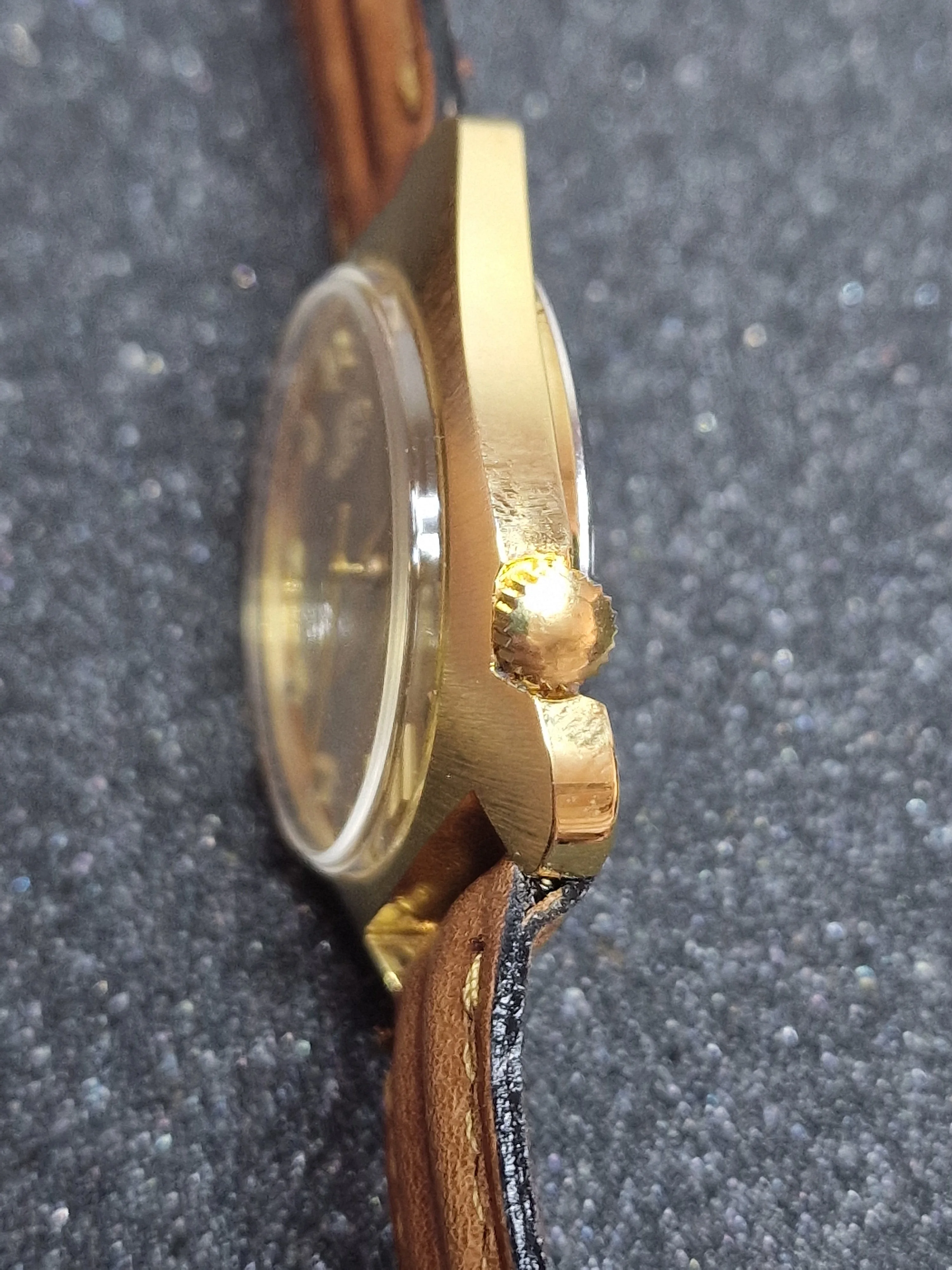 Unworn Vintage Calendar Watch "KANDER" – Swiss Made, Hand-Wound, 60s/70s, Ultra Slim 6