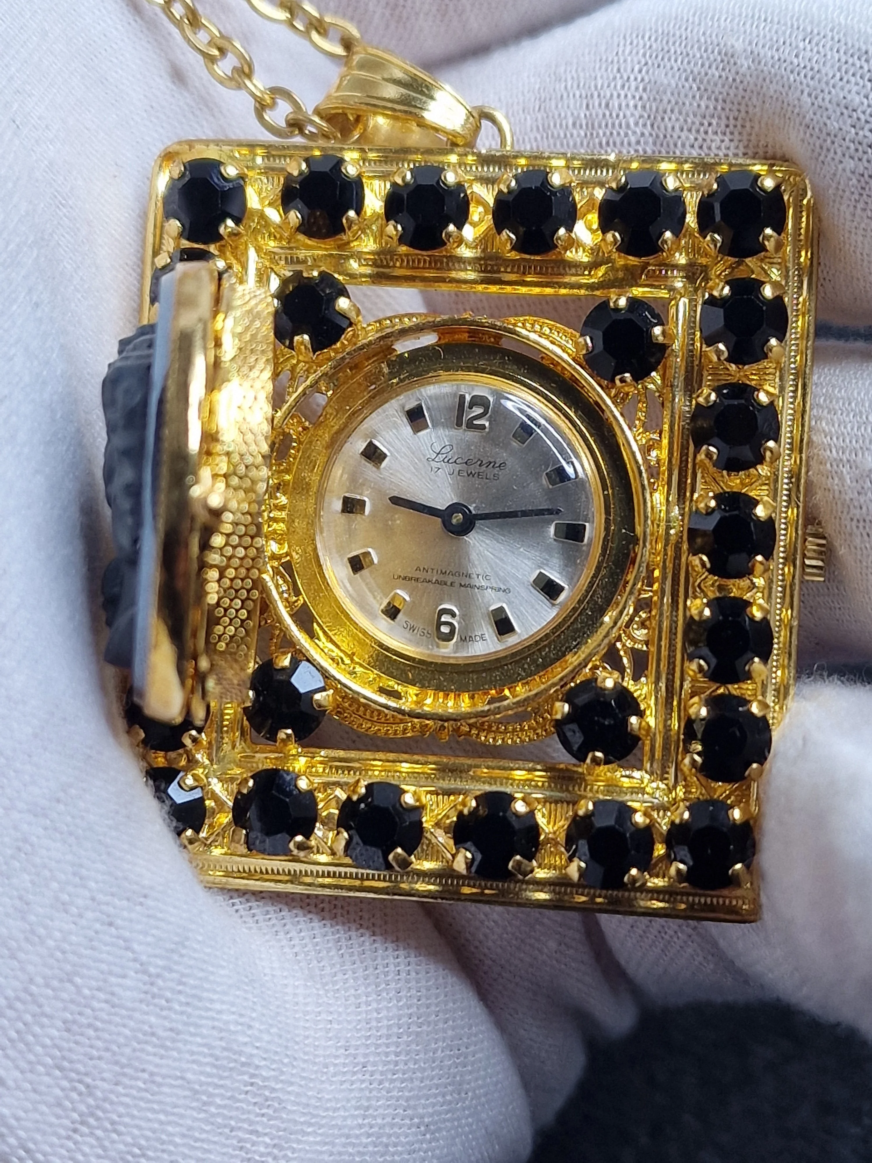 Unworn Vintage Chain Watch – Swiss Made, Hand-Wound, 60s/70s, New Old Stock 4