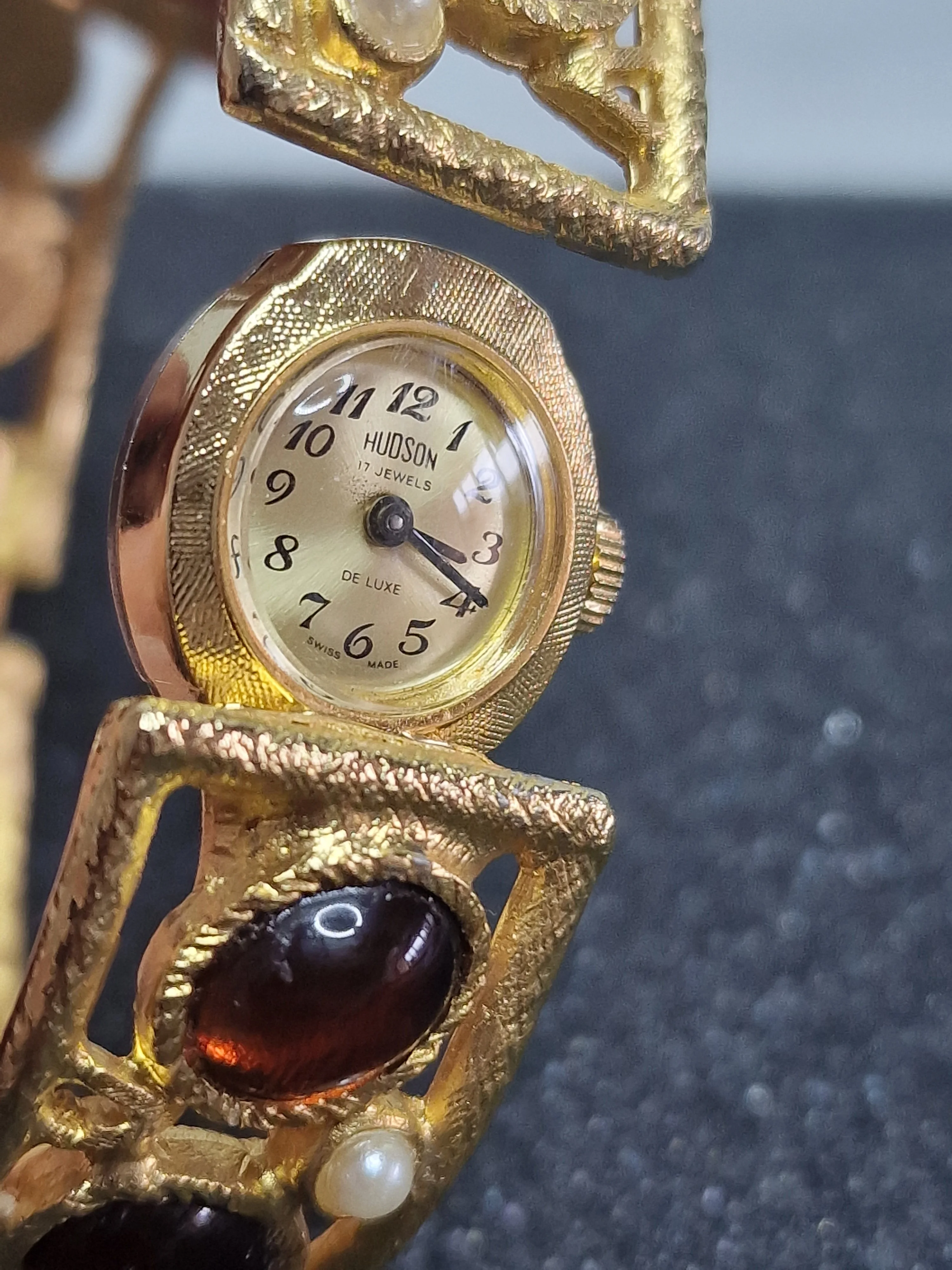 Unworn Vintage Ladies' Clasp Watch "HUDSON De Luxe" – Swiss Made, Hand-Wound, 1970s 4