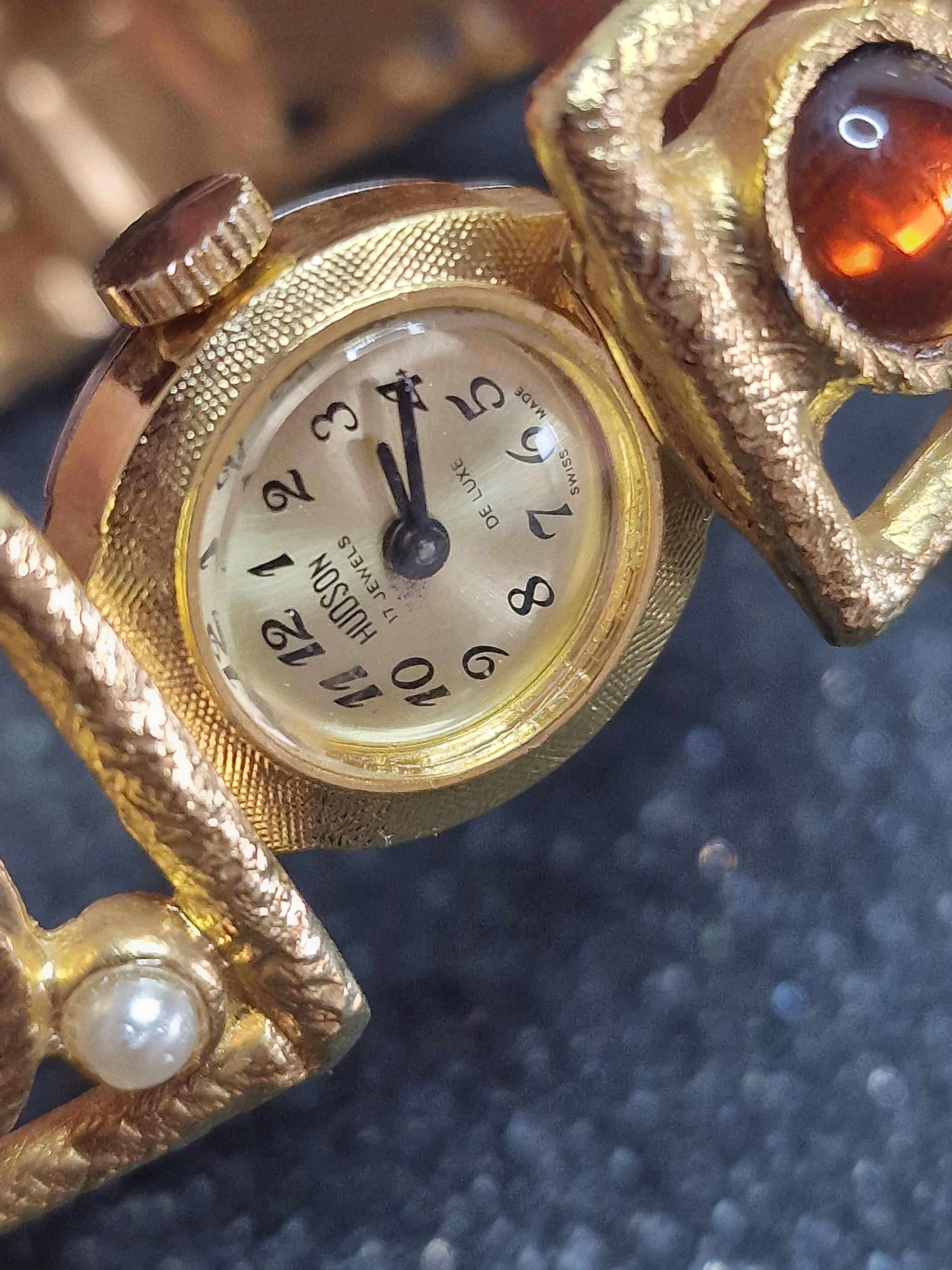 Unworn Vintage Ladies' Clasp Watch "HUDSON De Luxe" – Swiss Made, Hand-Wound, 1970s 6
