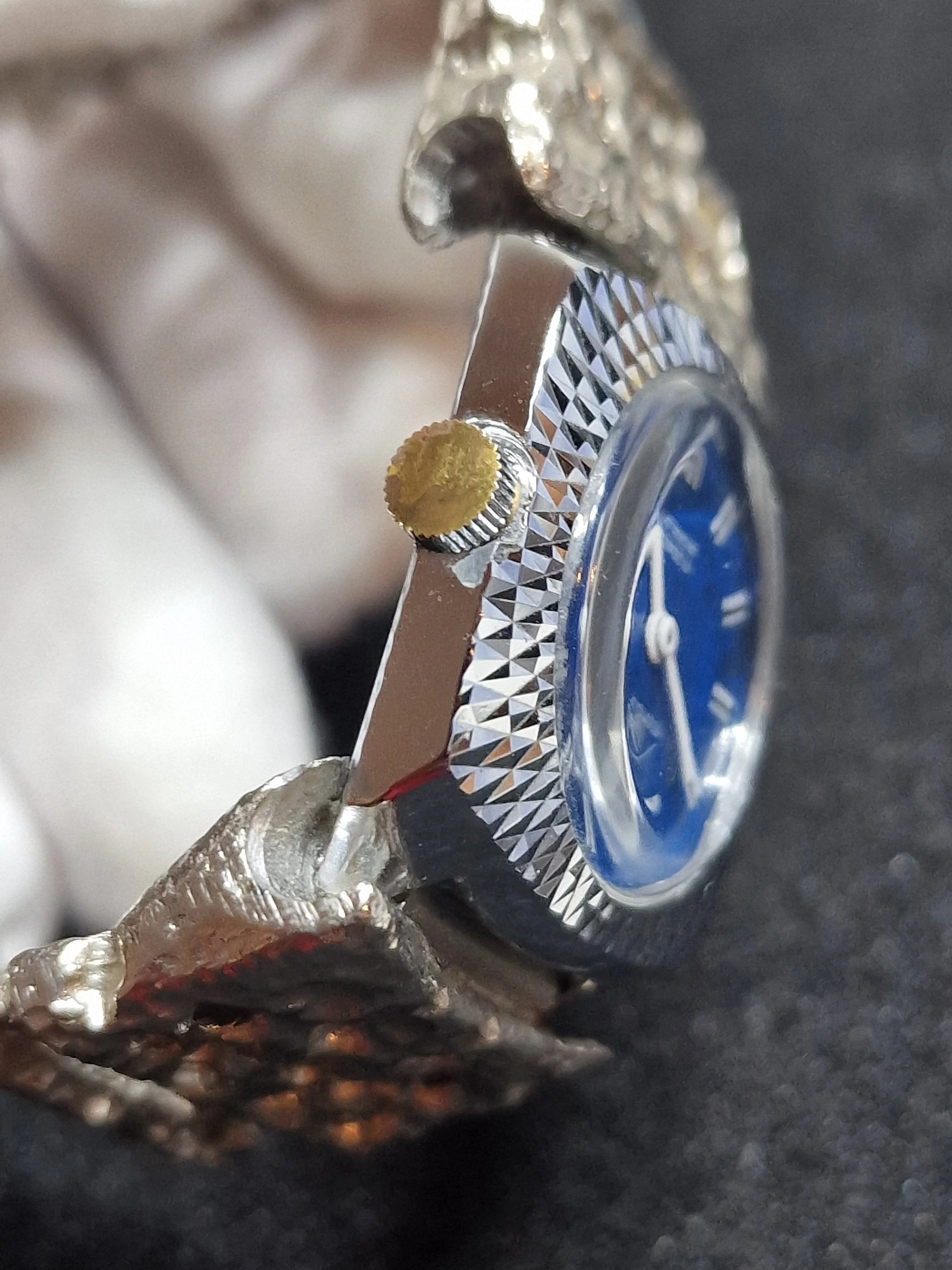 Unworn Vintage Ladies' Jewelry Watch "MONDAINE" – Swiss Made, Hand-Wound, Late 1960s 10