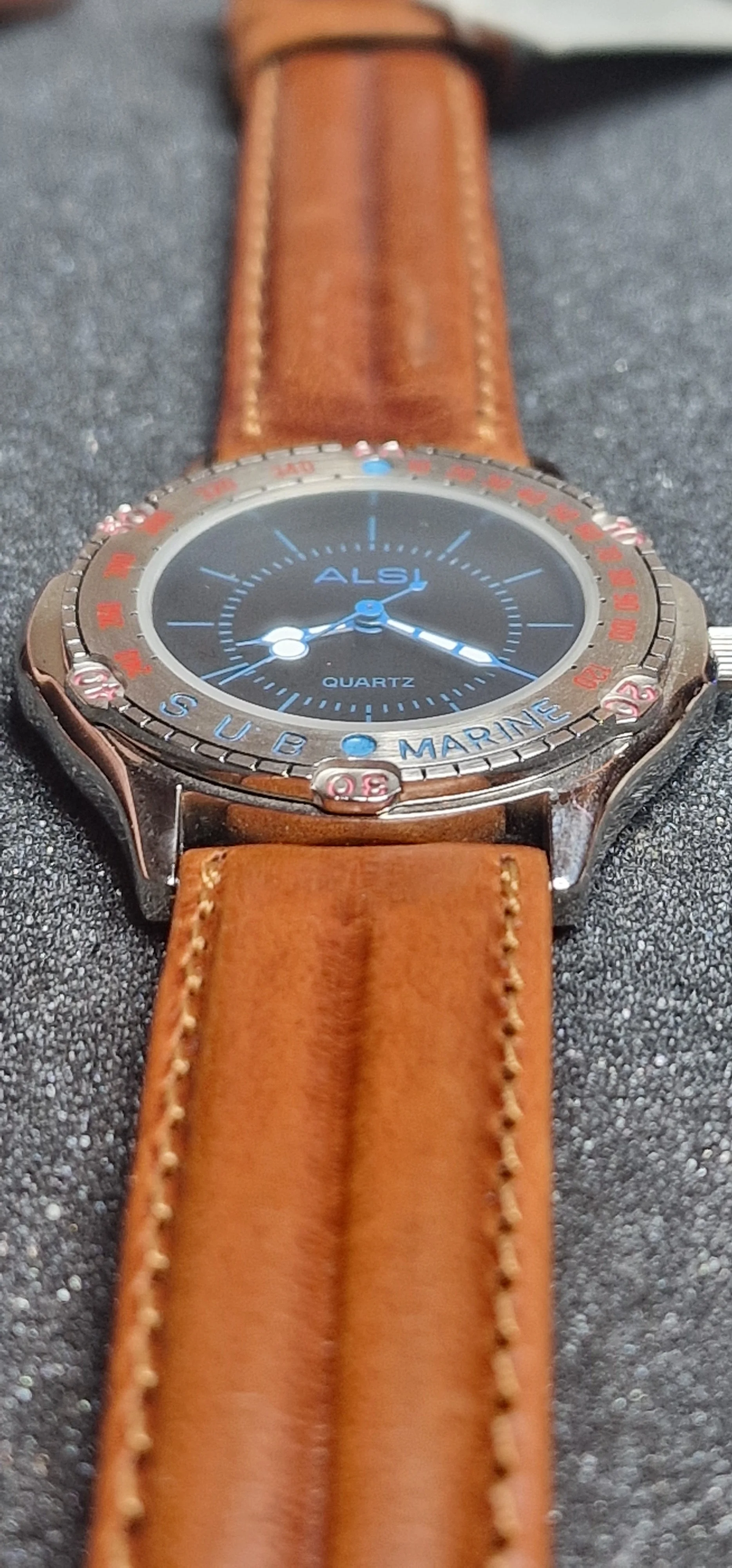 🕶️ Unworn Vintage Quartz Watch "ALSI Sub Marine" – Swiss Made, 36mm, Old Stock - 5