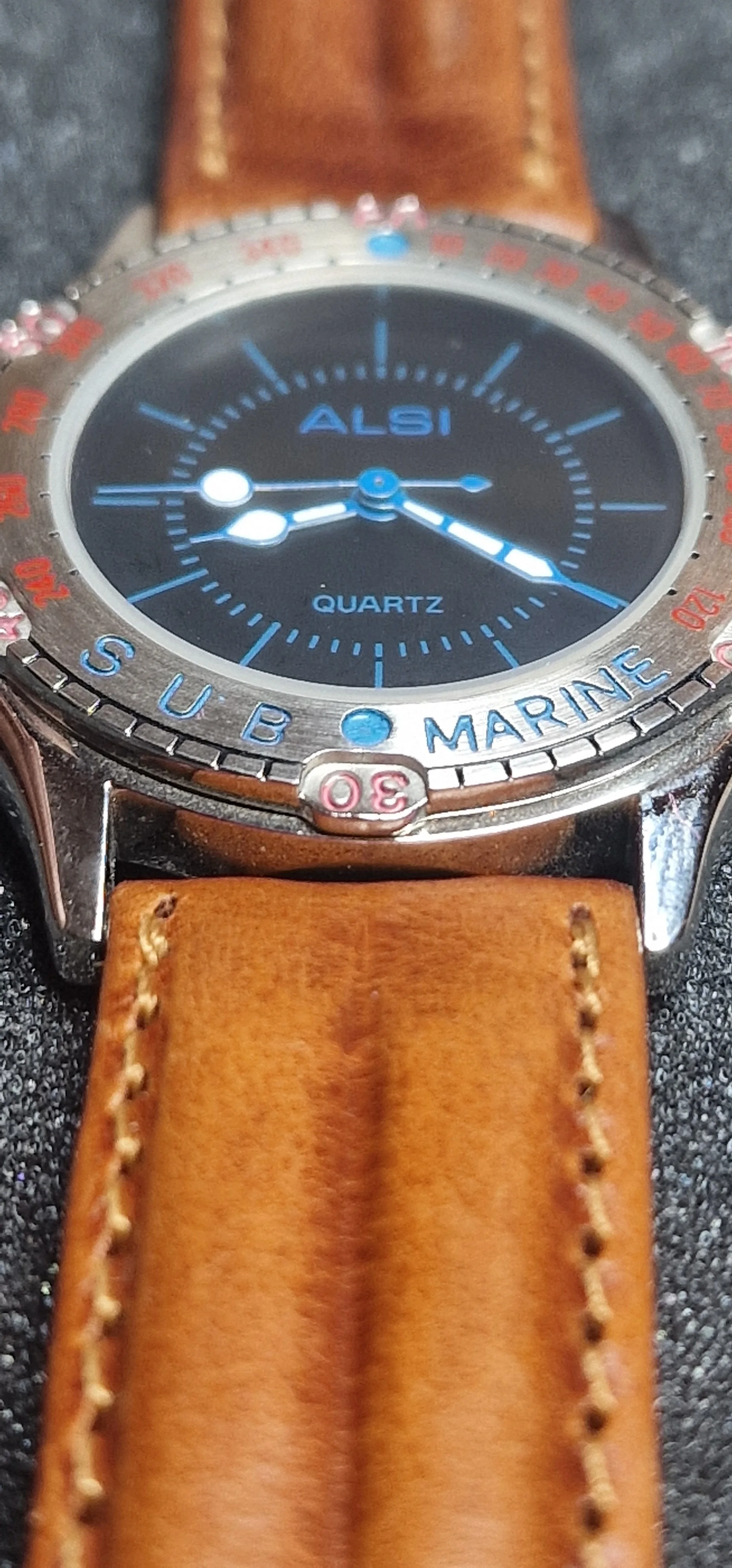 🕶️ Unworn Vintage Quartz Watch "ALSI Sub Marine" – Swiss Made, 36mm, Old Stock - 6