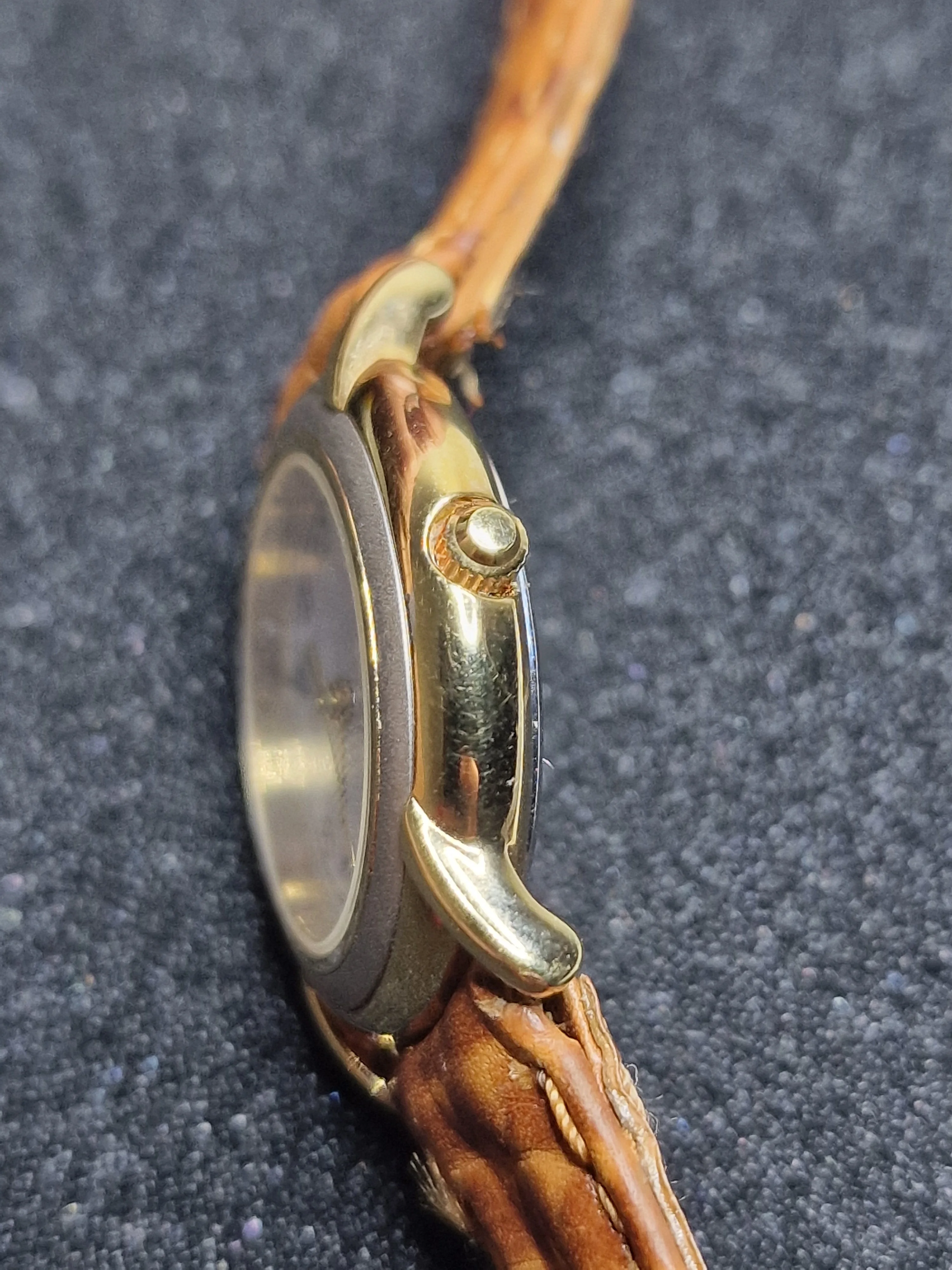 Unworn Vintage Quartz Watch – Swiss Made, 1970s, Gold-Tone, Old Stock 5