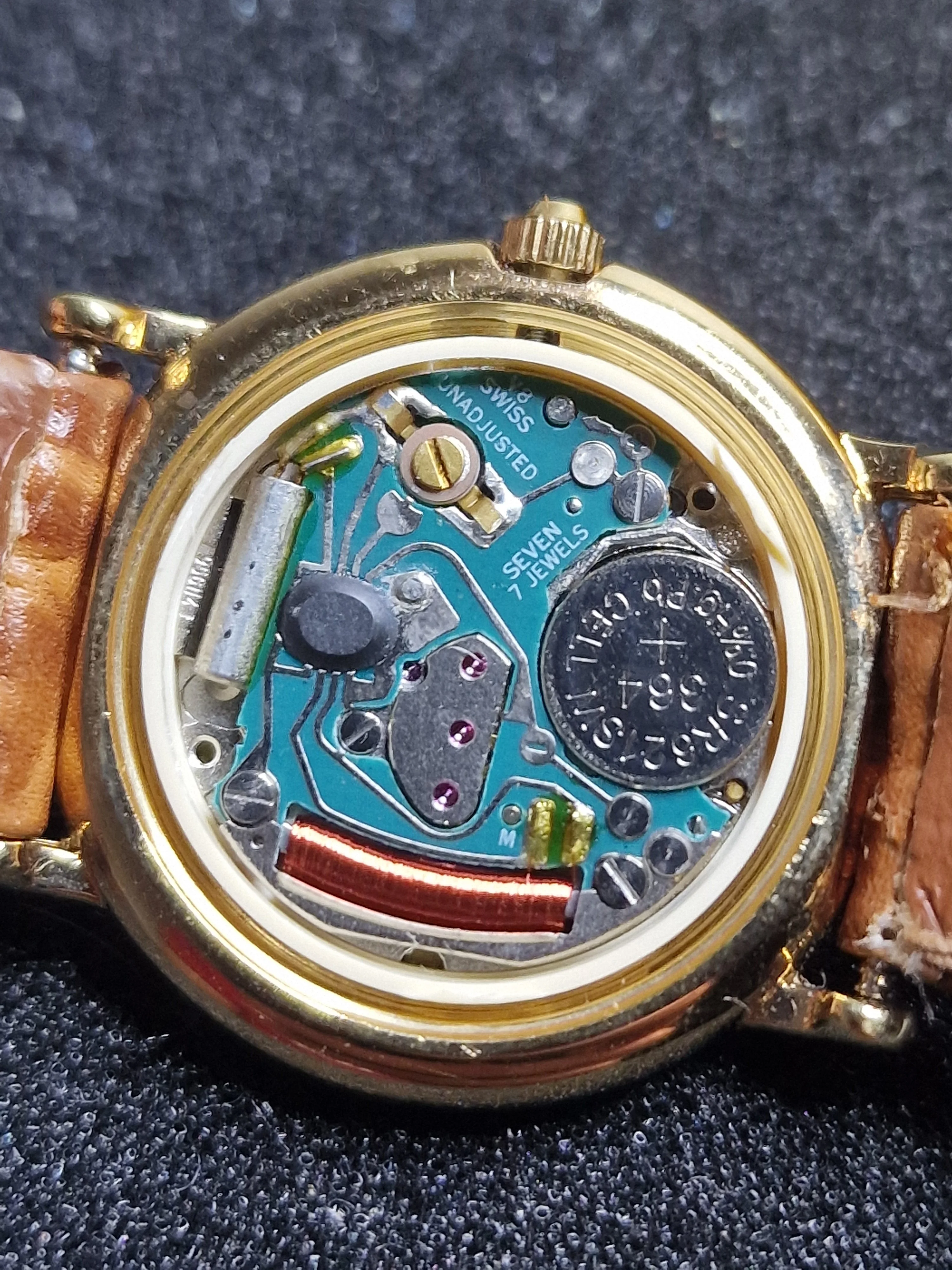 Unworn Vintage Quartz Watch – Swiss Made, 1970s, Gold-Tone, Old Stock 10
