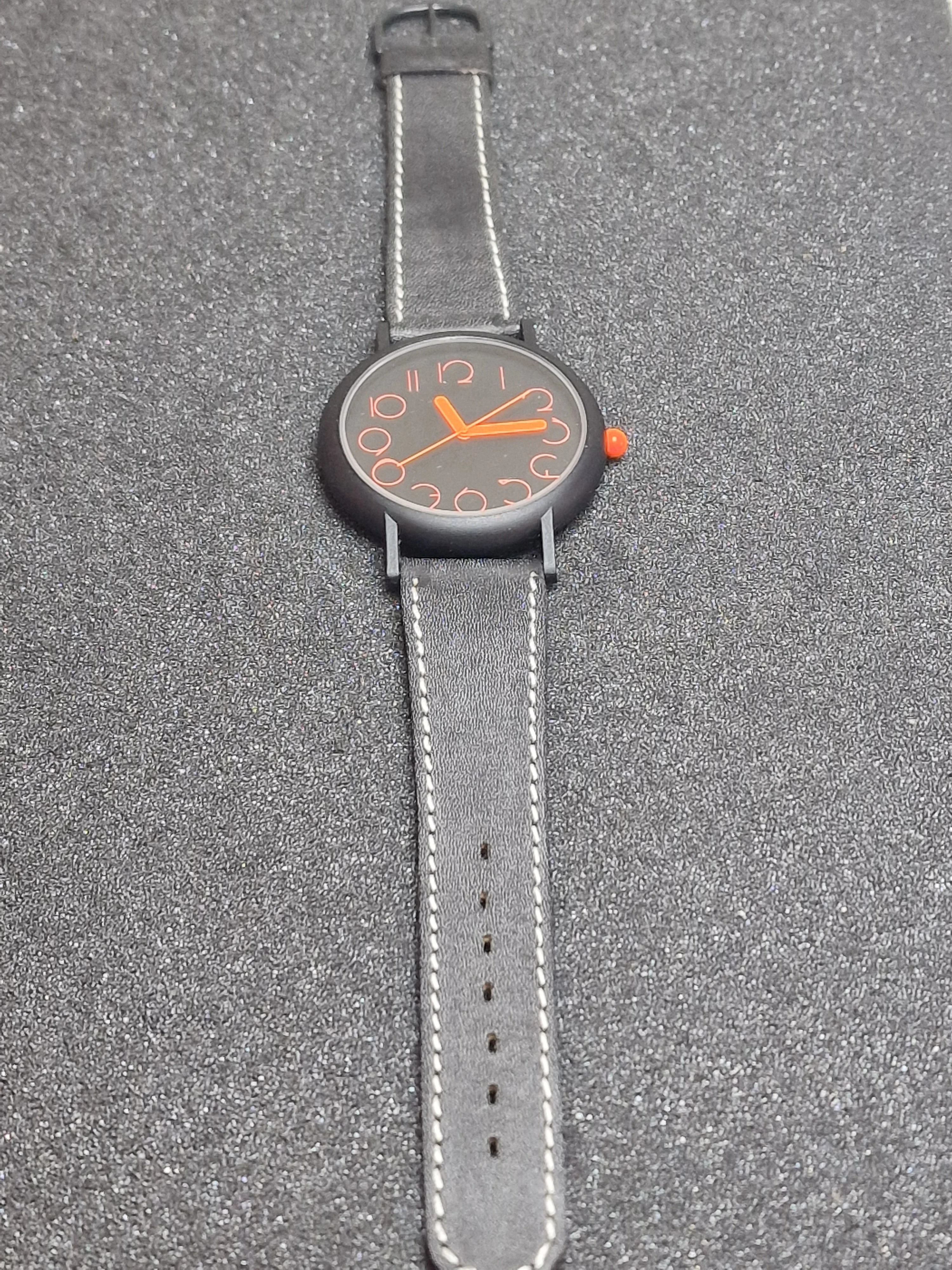 Unworn Vintage Quartz Watch – Swiss Made, Cattin Movement, 42mm, 80s/90s, Old Stock 4