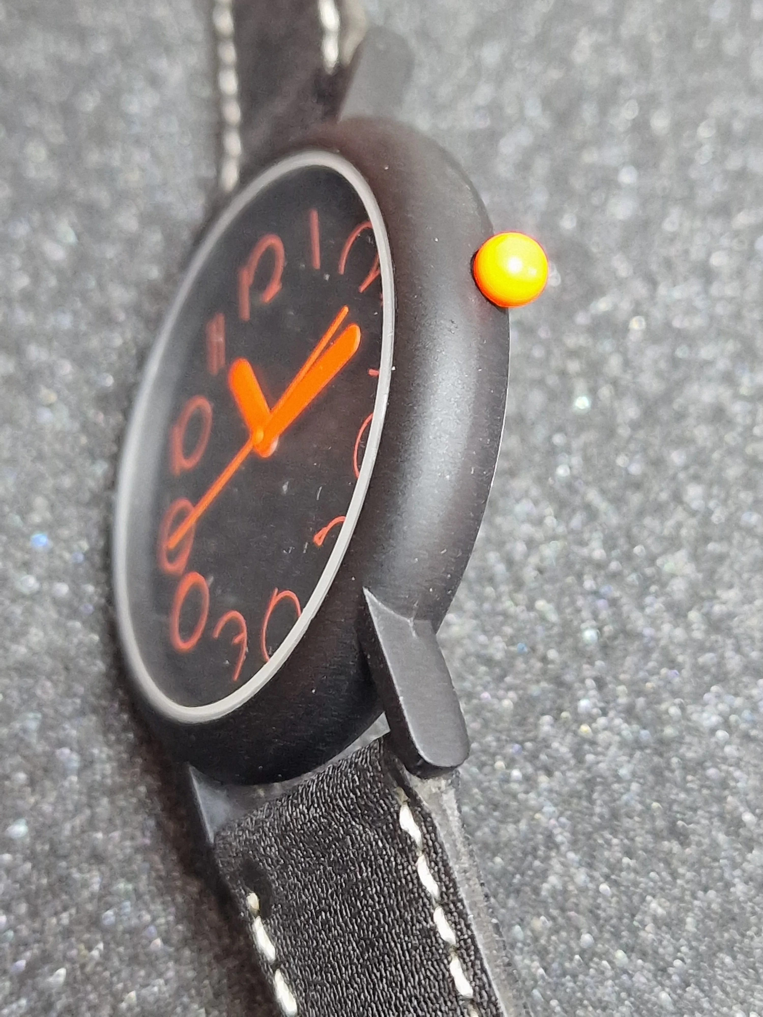 Unworn Vintage Quartz Watch – Swiss Made, Cattin Movement, 42mm, 80s/90s, Old Stock 5