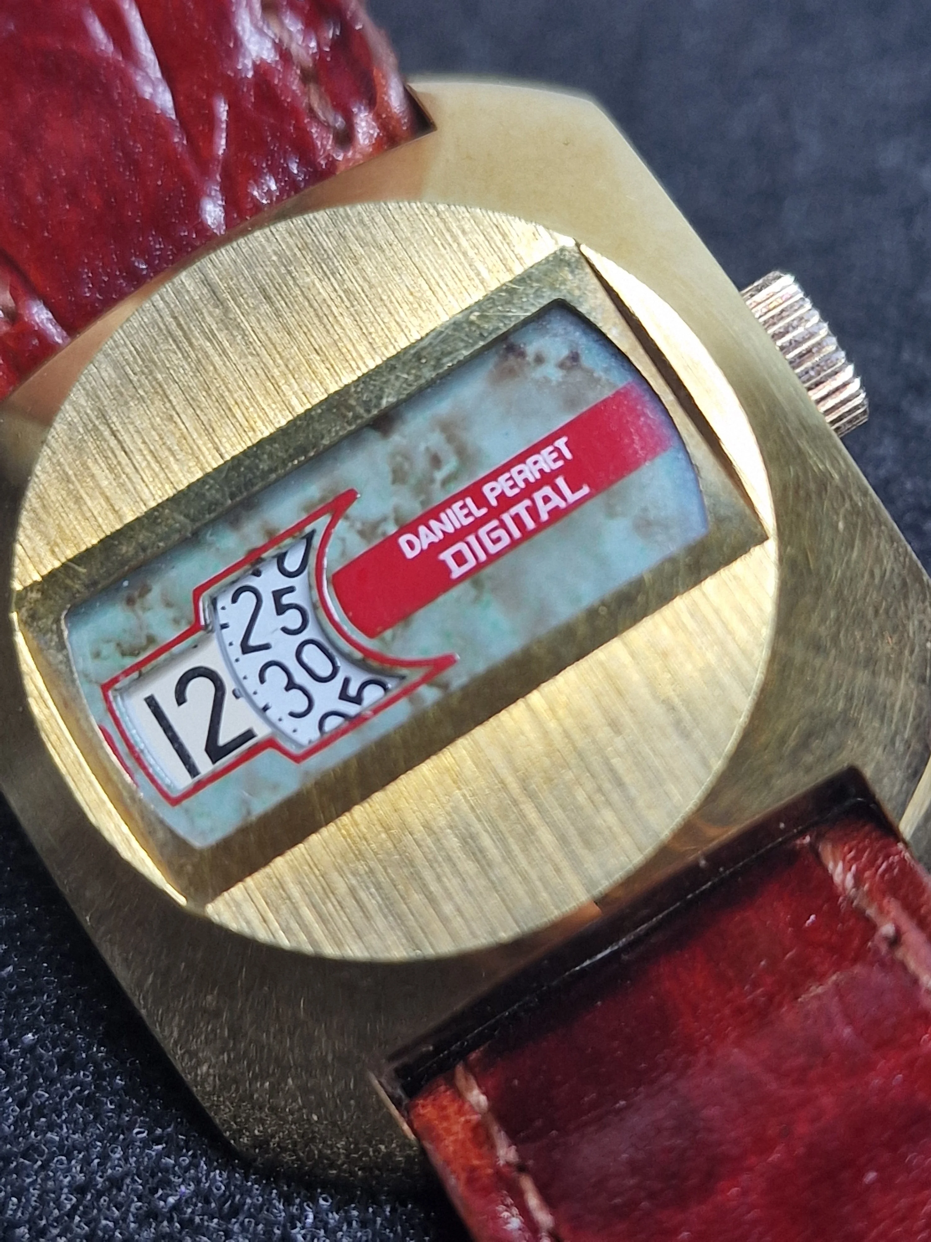 ⌚ Unworn Vintage Watch "DANIEL PERRET" – Swiss Made, Hand-Wound, 1960s, Old Stock 4