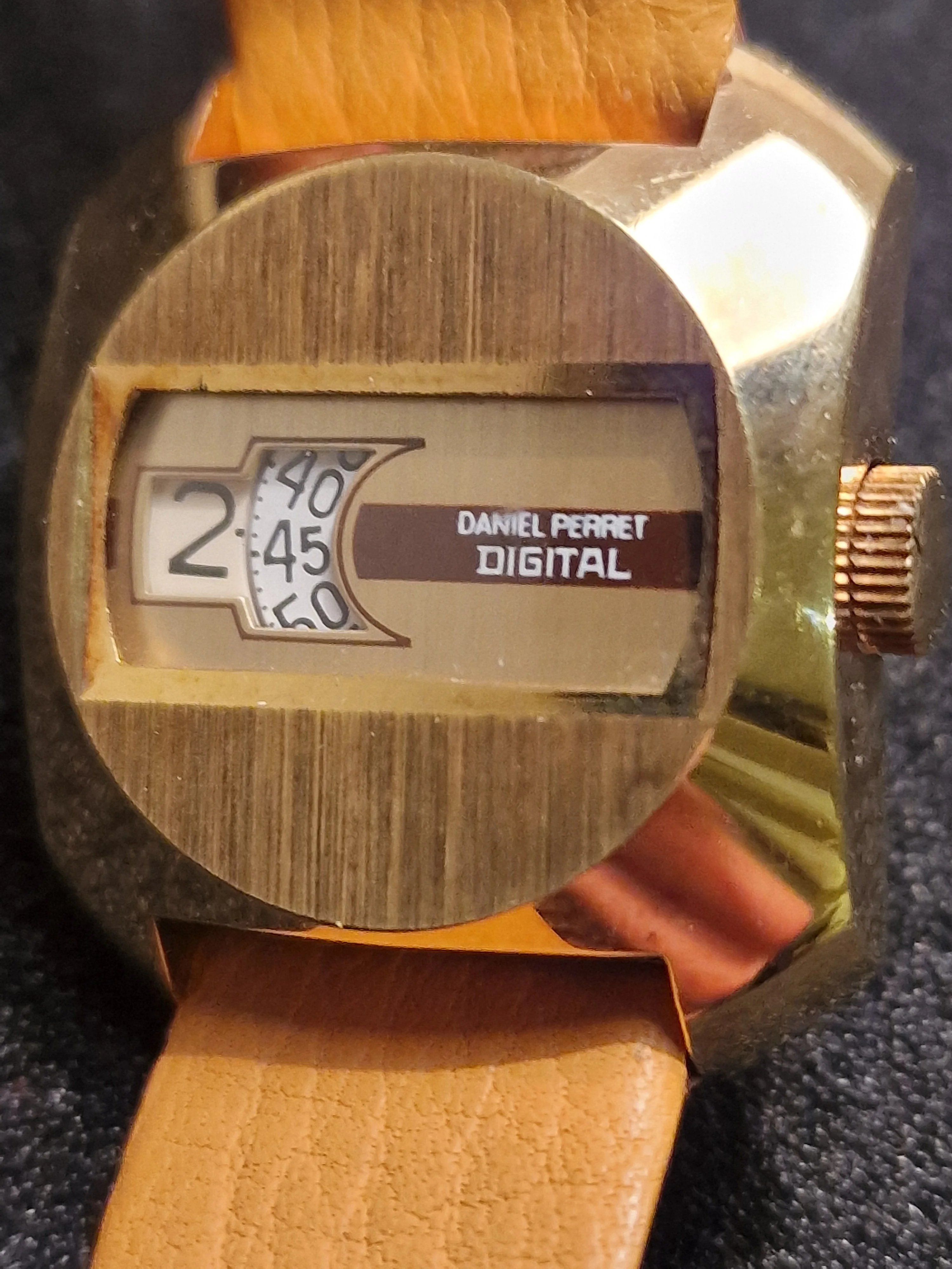 Unworn Vintage Watch "DANIEL PERRET" – Swiss Made, Hand-Wound, 1960s, Old Stock 4