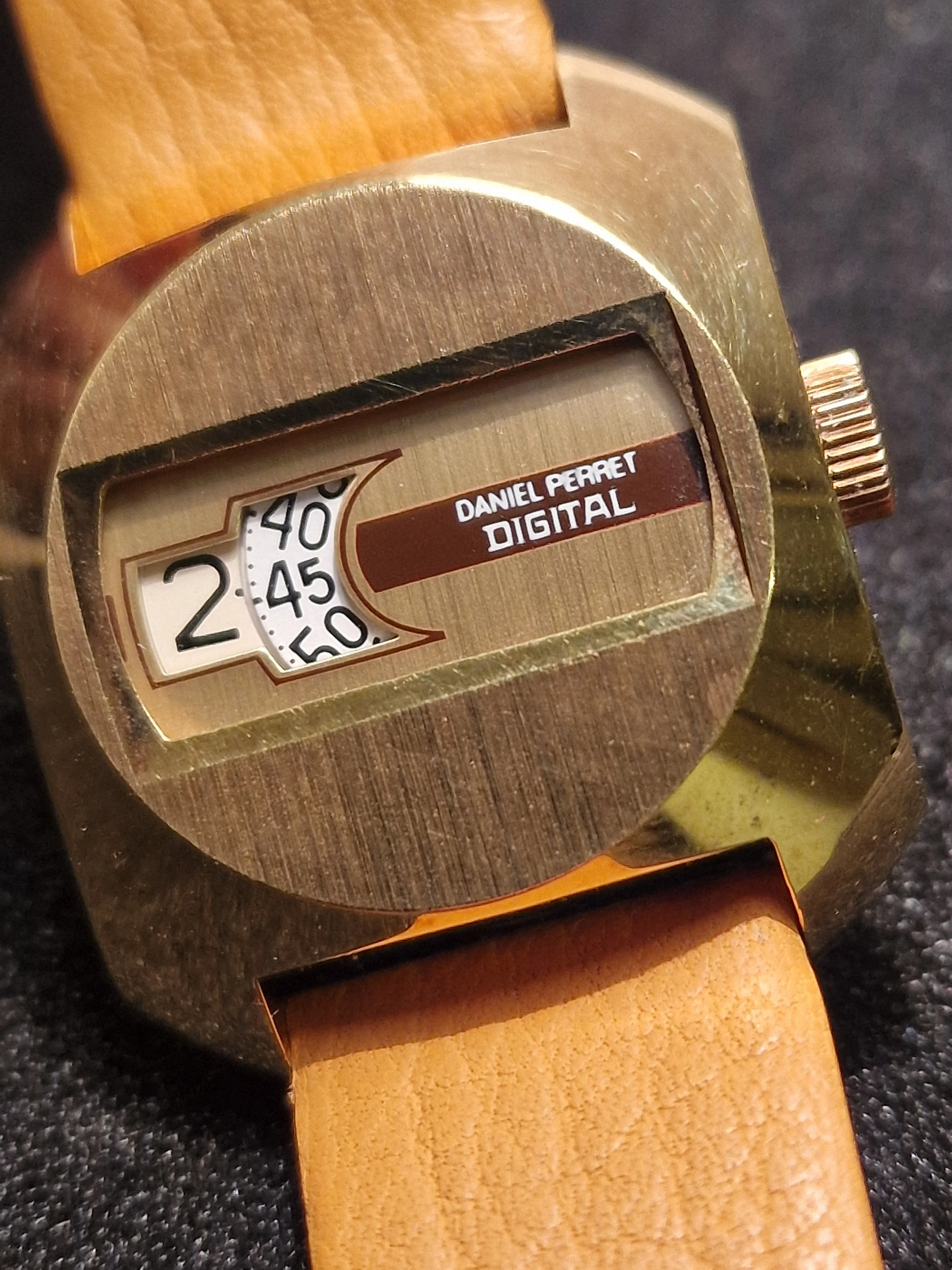 Unworn Vintage Watch "DANIEL PERRET" – Swiss Made, Hand-Wound, 1960s, Old Stock 5