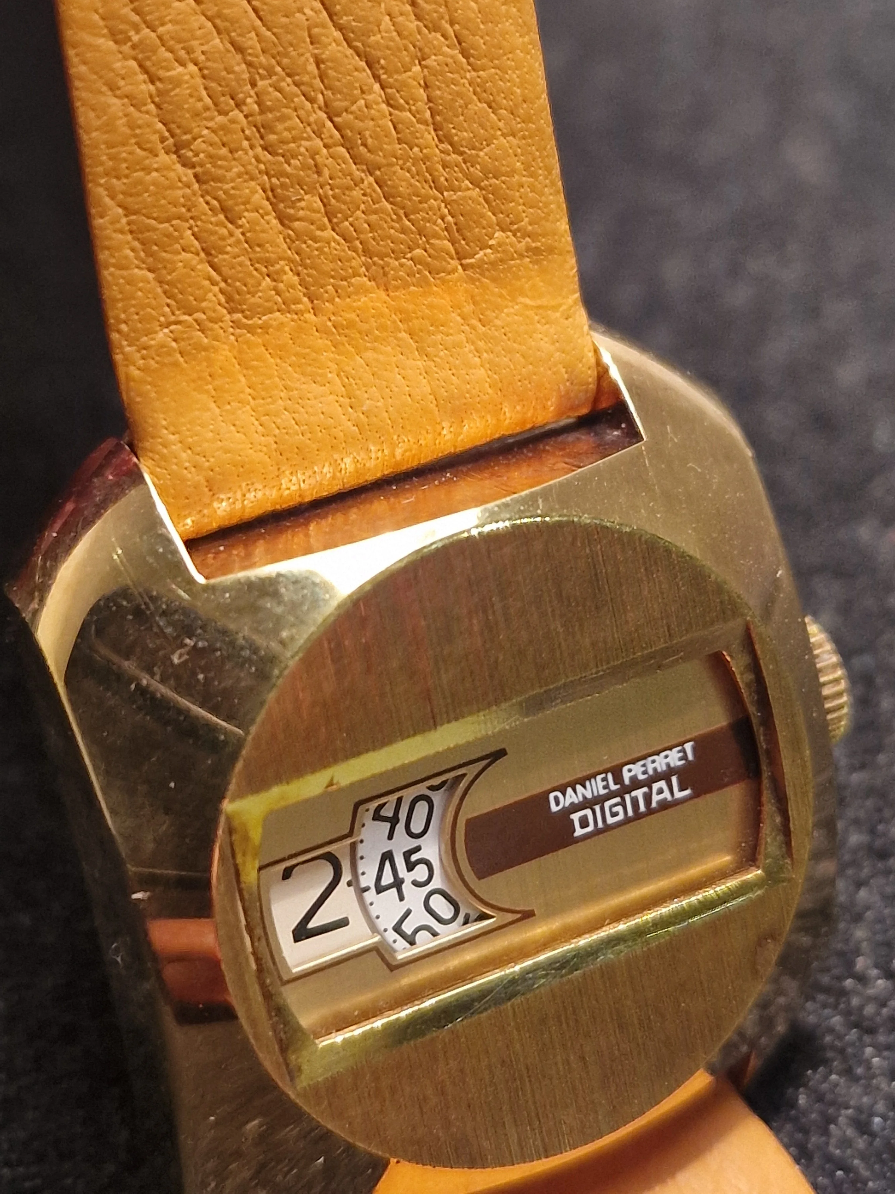 Unworn Vintage Watch "DANIEL PERRET" – Swiss Made, Hand-Wound, 1960s, Old Stock 6