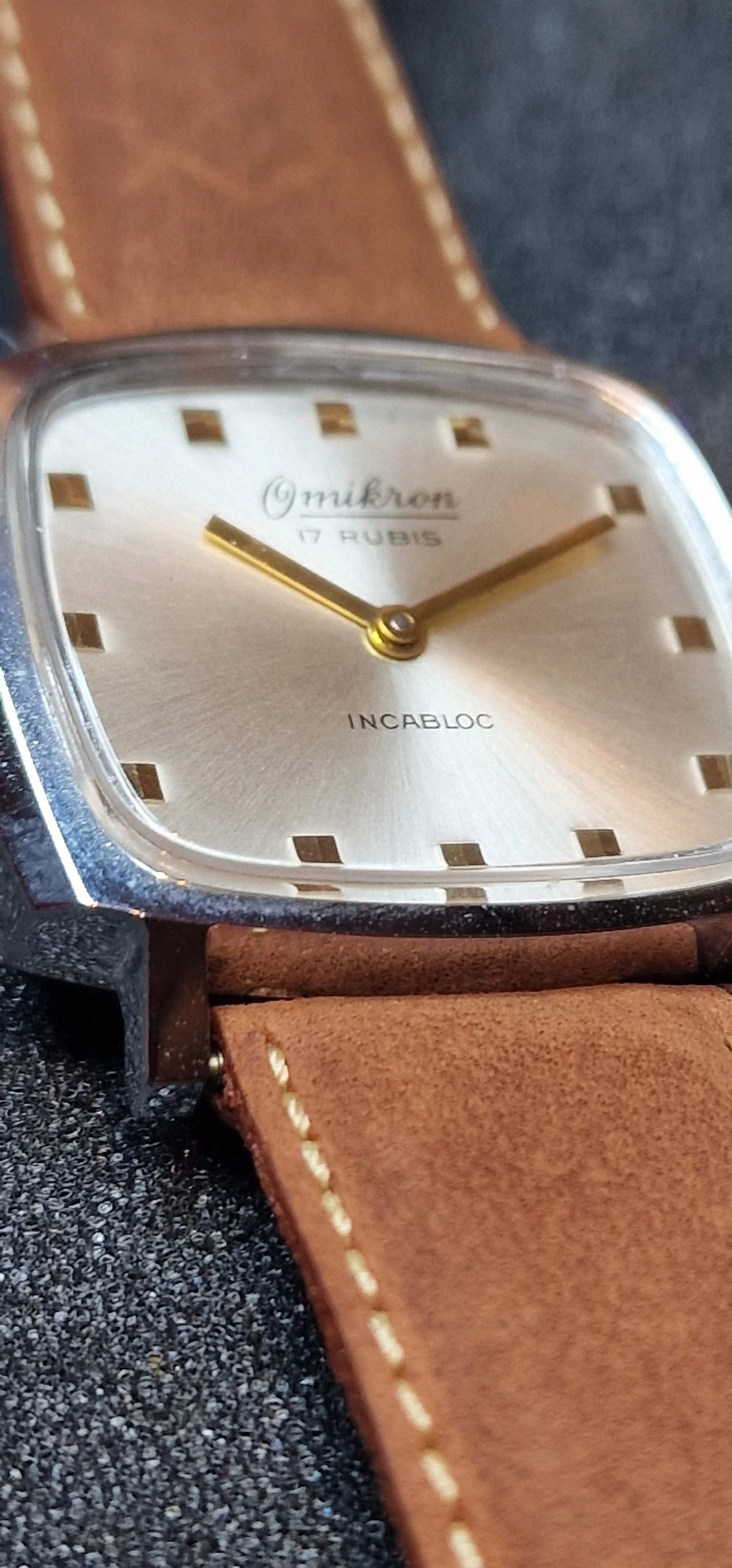 Unworn Vintage Watch "Omikron" – Swiss Made, Hand-Wound, 70s/80s, Ultra Slim Design 4
