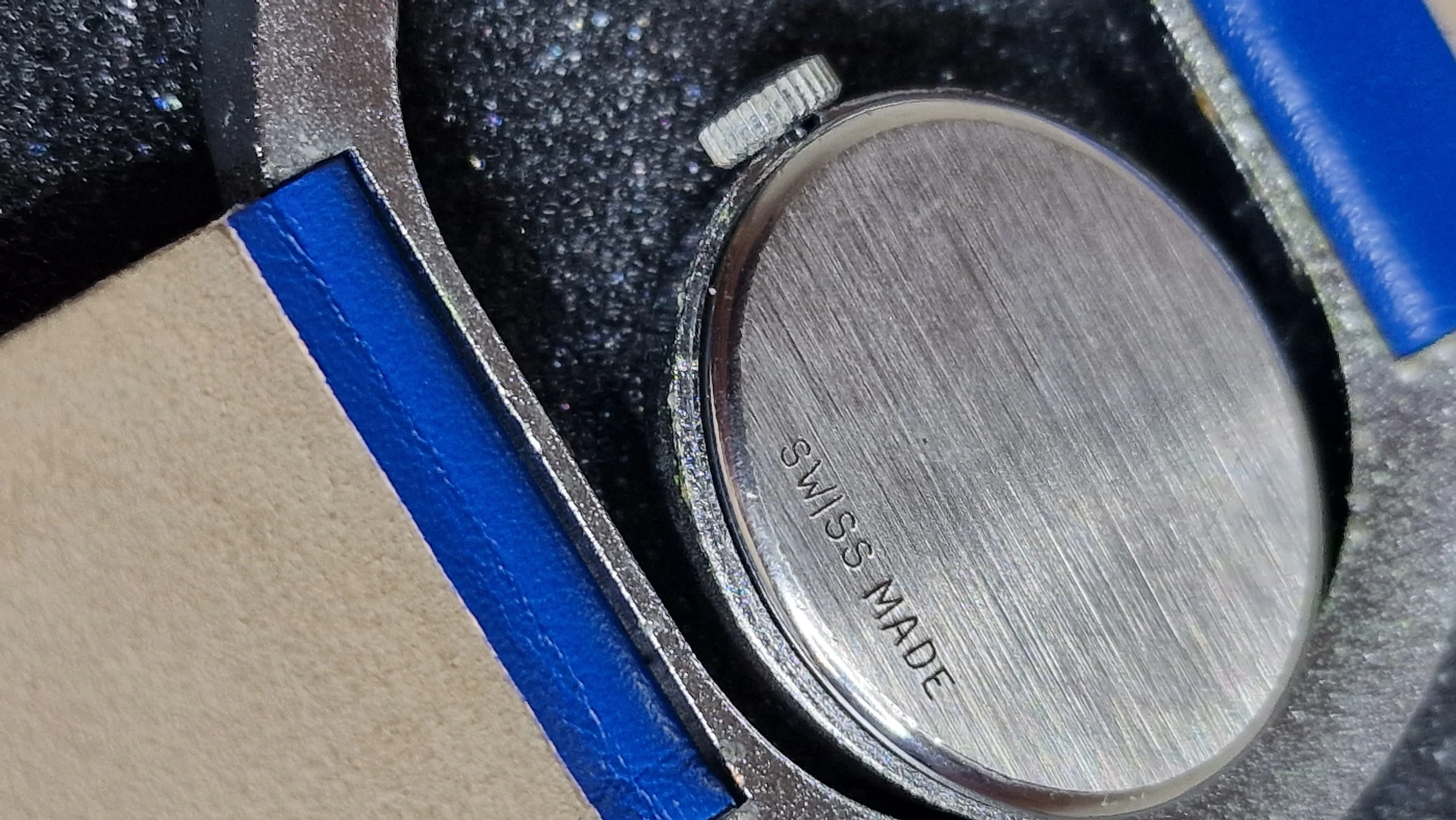 Unworn Vintage Women’s Watch – Hand-Wound, Late 1960s, Swiss Made, Blue Strap 10