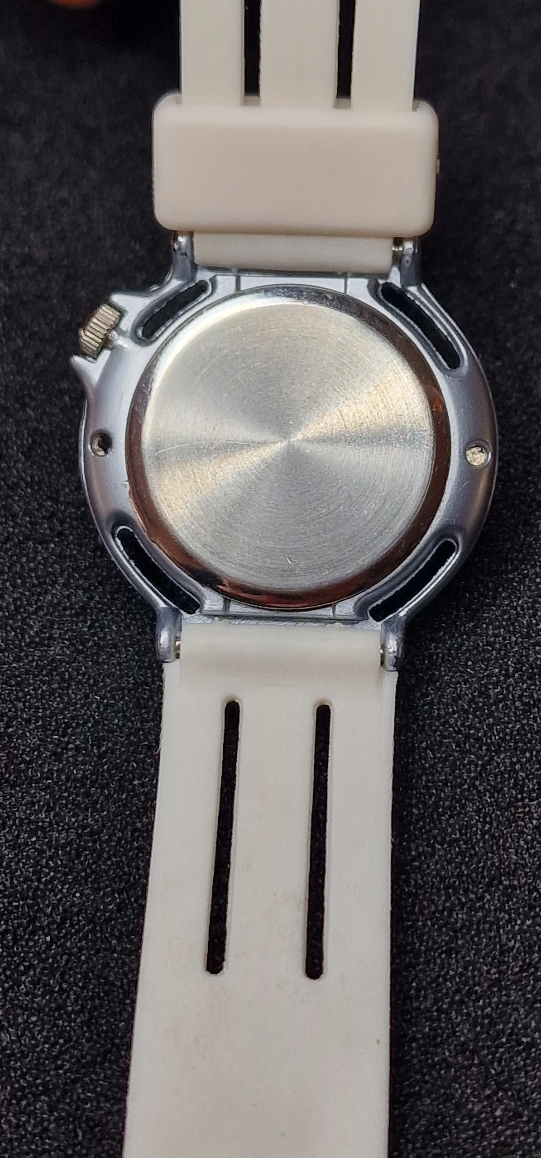 Vintage 80s/90s Quartz Watch – 7 Jewels, 28mm, New Battery, Unworn 3