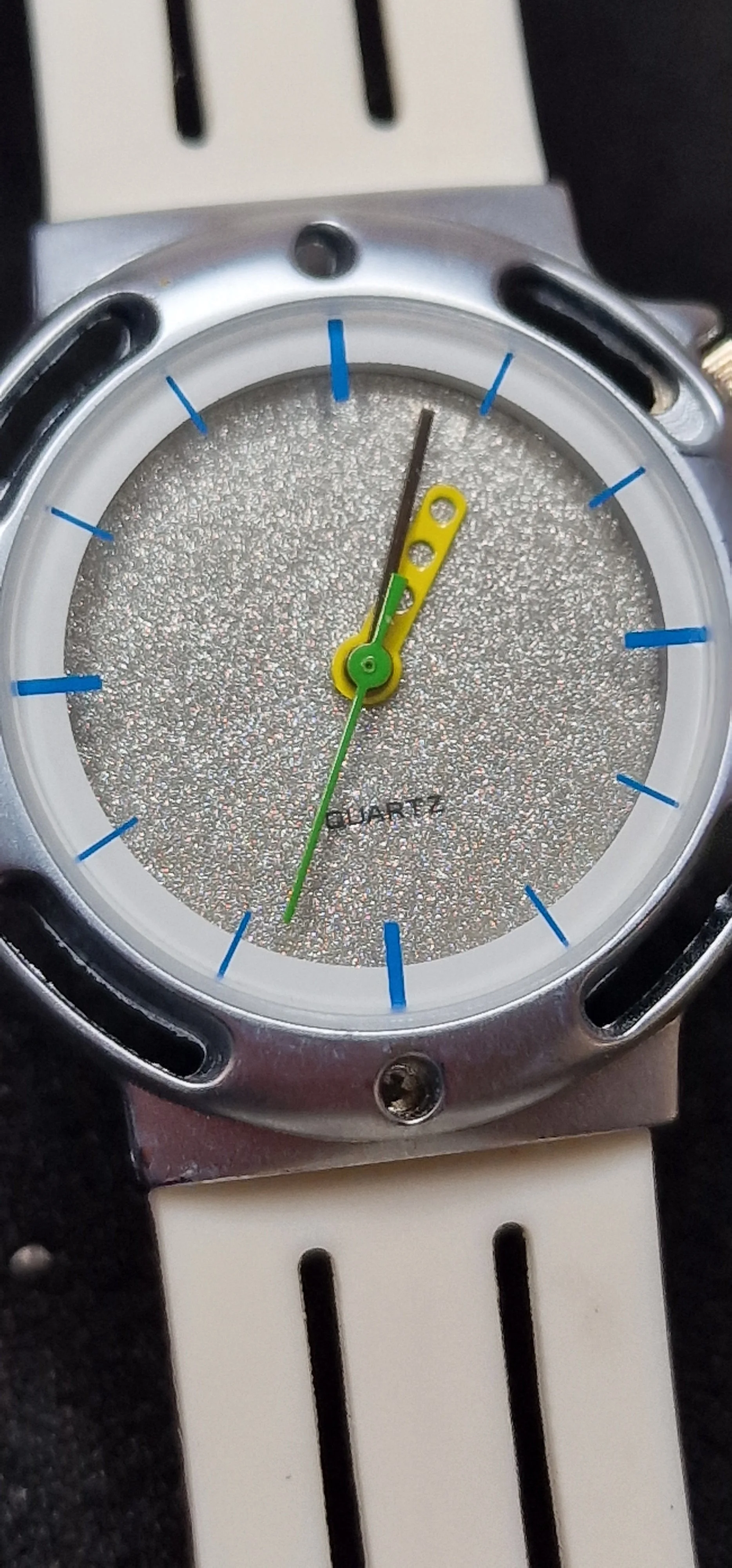 Vintage 80s/90s Quartz Watch – 7 Jewels, 28mm, New Battery, Unworn 7