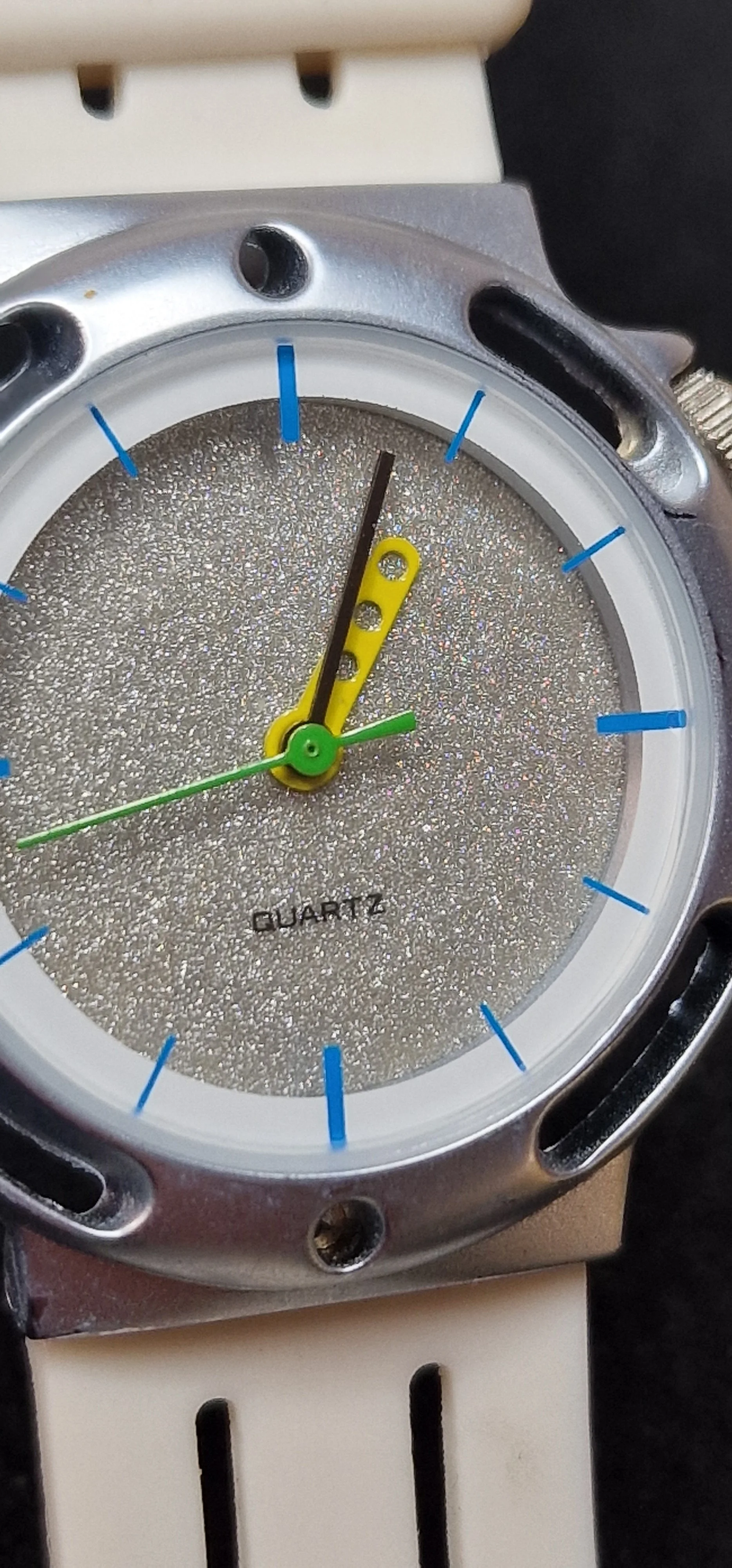 Vintage 80s/90s Quartz Watch – 7 Jewels, 28mm, New Battery, Unworn 9