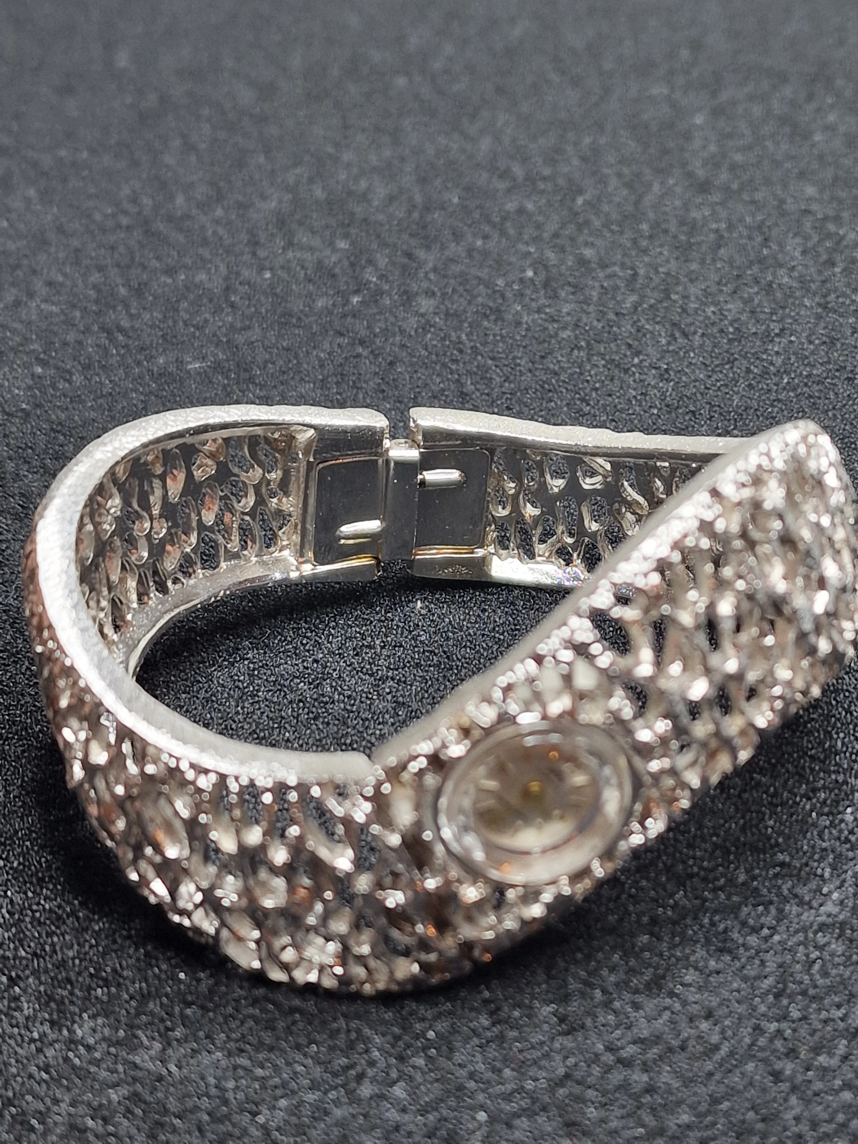 Vintage Ladies’ Clasp Watch – SAMBA De Luxe – Swiss Made – Hand-Wound – Late 1970s – NOS 4