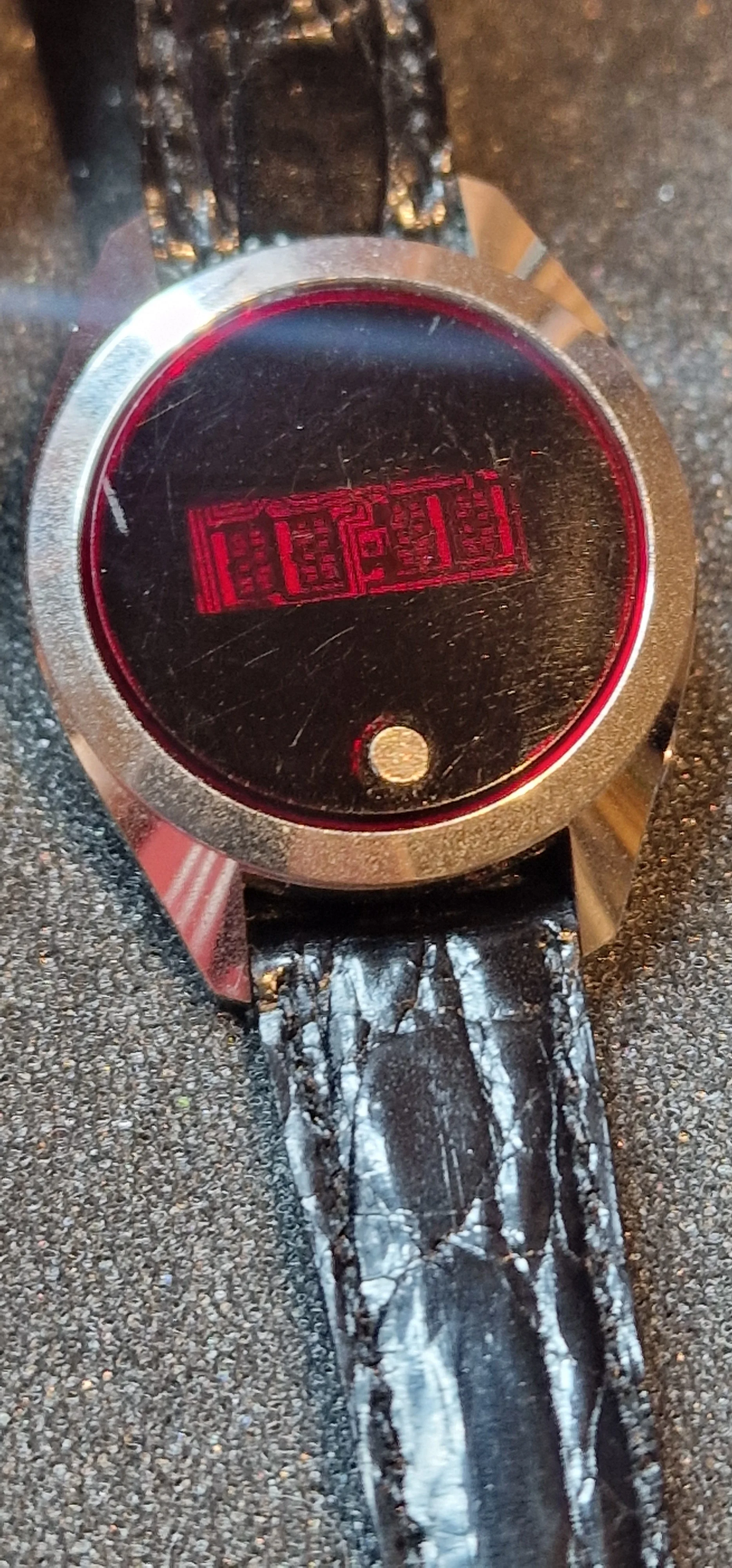Vintage LED Women’s Watch – Red Display, 1960s/1970s, 25mm, Old Stock 2