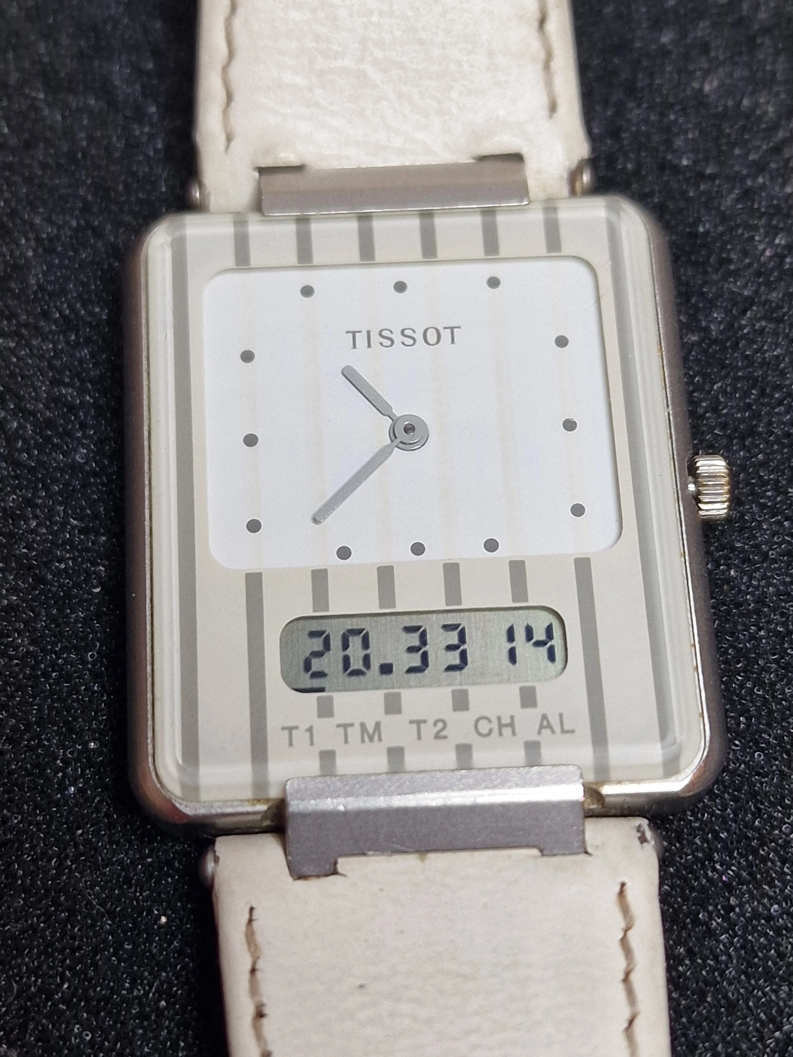 Vintage Tissot "Two Timer" – Swiss Made Analog-Digital Tank Watch with Alarm, Quartz, 27 x 36 mm 1