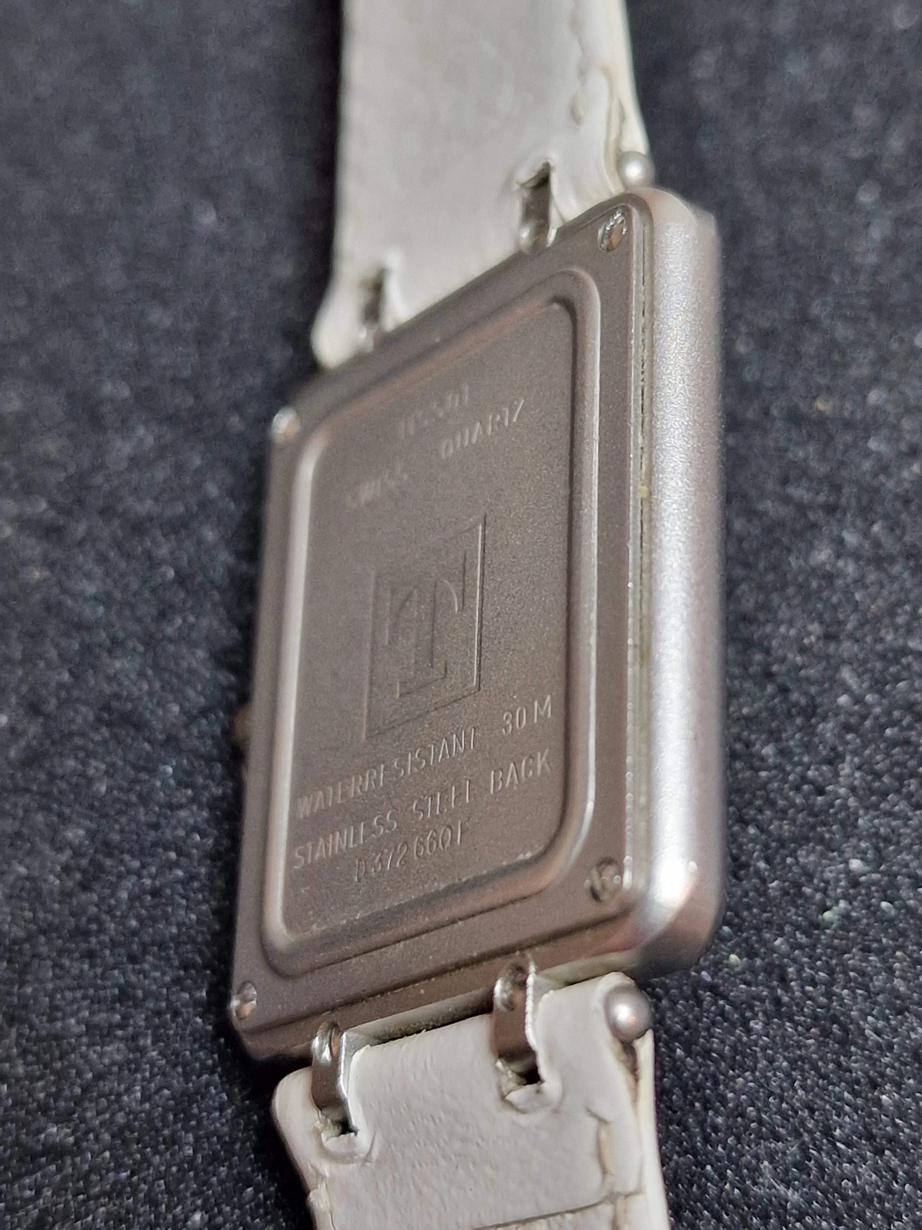 Vintage Tissot "Two Timer" – Swiss Made Analog-Digital Tank Watch with Alarm, Quartz, 27 x 36 mm 8