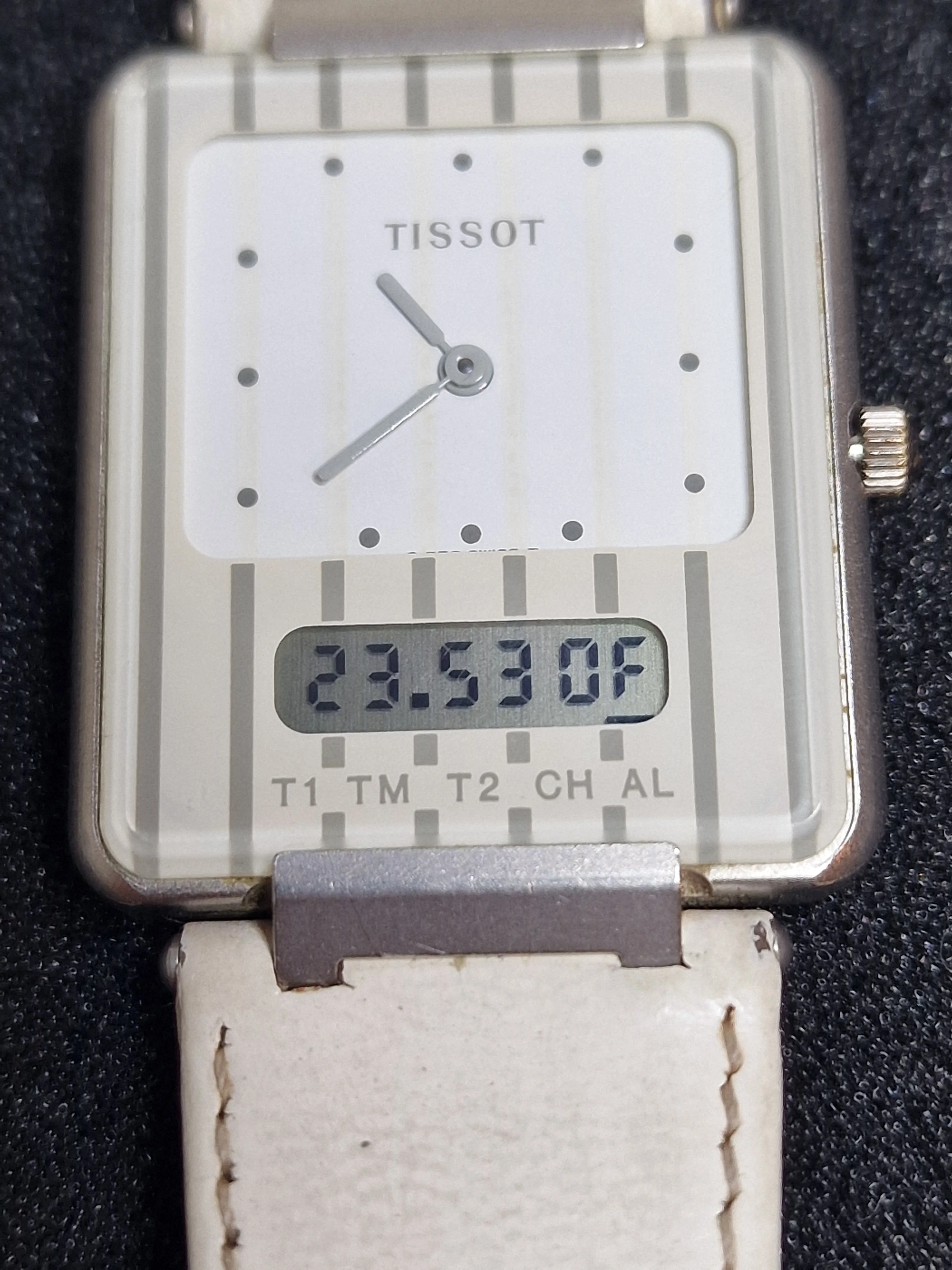 Vintage Tissot "Two Timer" – Swiss Made Analog-Digital Tank Watch with Alarm, Quartz, 27 x 36 mm 10